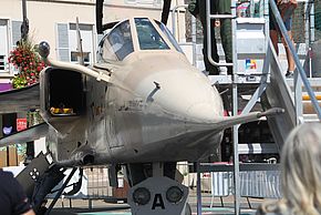 Paris Air Legend 2019 - Jaguar @ Place St Jean, Melun - Agrandir l'image