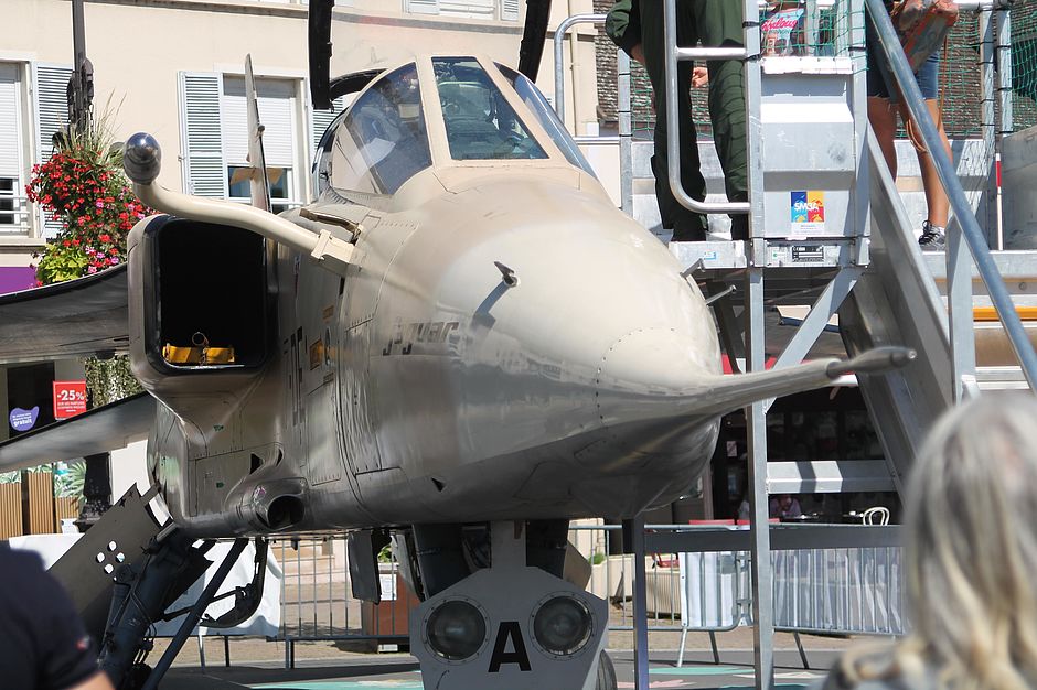 Paris Air Legend 2019 - Jaguar @ Place St Jean, Melun