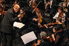 Jean-Michel Despin et les violonistes au Concert de l'Orchestre Melun Val de Seine au Mas le 18 décembre 2022 - Agrandir l'image