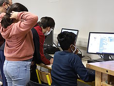 Atelier Robotique au collège Elsa Triolet à Le Mée-sur-Seine, dans le cadre de la Cité éducative Melun Val de Seine et en lien avec le Bus de la Réussite Éducative. - Agrandir l'image (fenêtre modale)